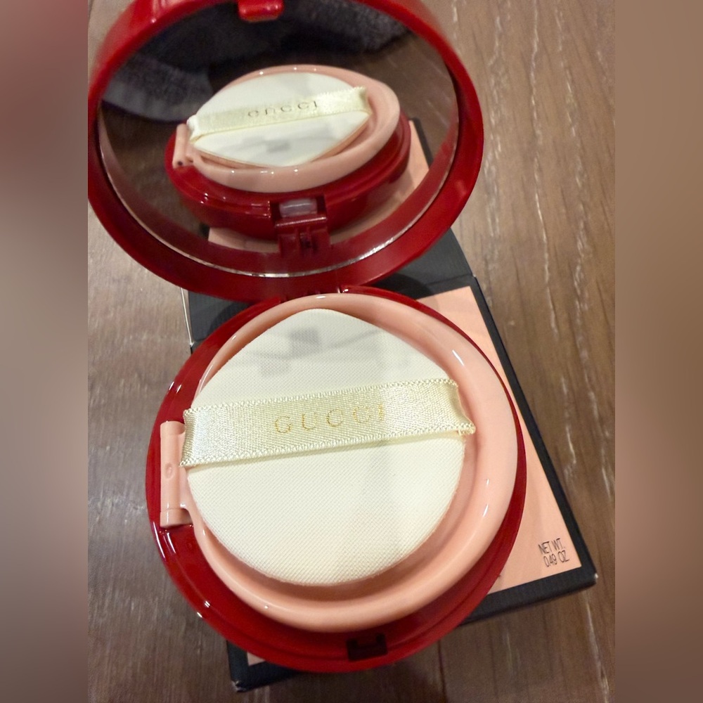Gucci Cushion de Beauté Limited Luminous SPF 20 Moisturizing Foundation - Picture 7 of 10